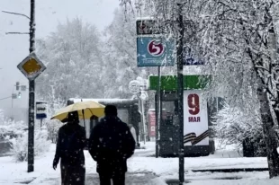 Снегопад накрыл Югру.
