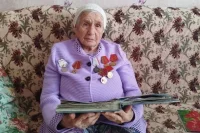 Валентину Обидину язык не повернётся назвать бабушкой: это пожилая женщина с очень добрыми глазами и потрясающей улыбкой.