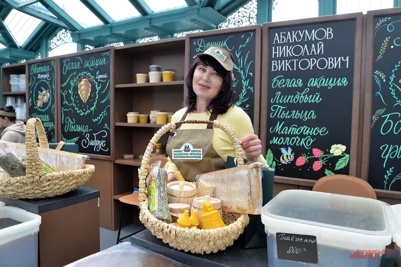 И если ярмарка на 84 торговых места постоянно меняется под тематику фестивалей, то павильон «Ярмарка меда» работает на постоянной основе.