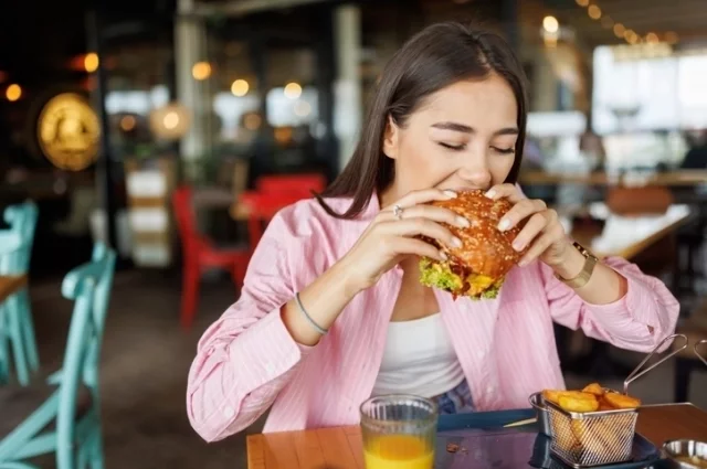 Нужен ли McDonald`s сейчас массовому российскому потребителю? Этот сегмент рынка заполнен нашими компаниями.
