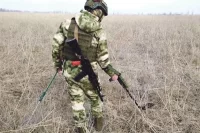 На освобождённых курских территориях сапёры разминируют десятки тысяч боеприпасов в день. 