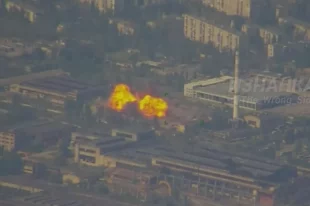 Удар ФАБ-3000 по цеху, где собирали беспилотники.