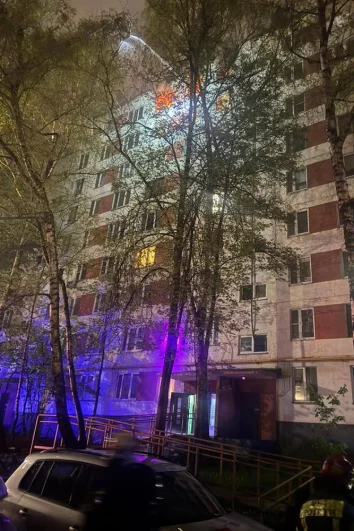 Кадры пожара в многоэтажэке на улице Генерала Тюленева.