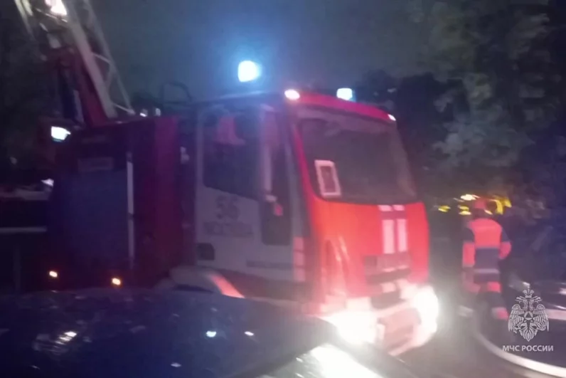 Кадры пожара в многоэтажэке на улице Генерала Тюленева.
