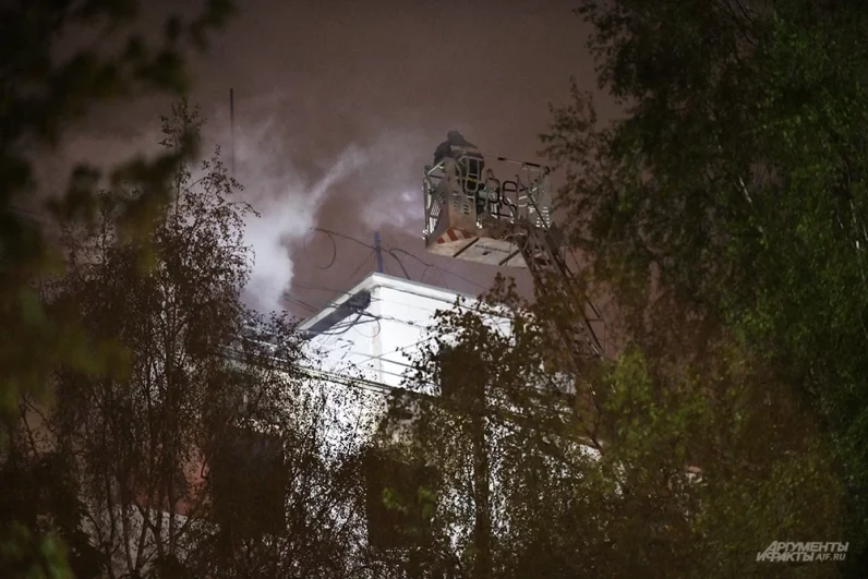 Обстановка на месте пожара в многоэтаэном доме.