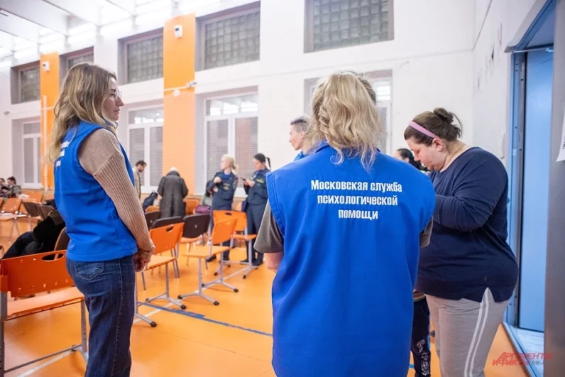 Пункт временного размещения для эвакуированных с места пожара в доме на улице Генерала Тюленева открыли в школе.