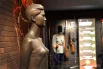 На выставке можно не только увидеть оружие и форму военных лет, но и больше узнать про героев войны, в том числе про Зою Космодемьянскую.