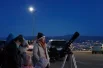 Поначалу телескопов и людей было немного...