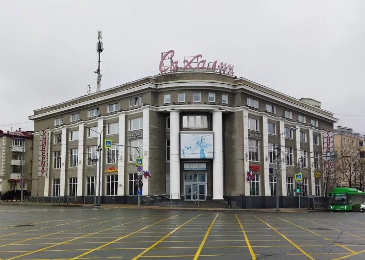 Южно-Сахалинск вызывает ощущение простора – этому способствуют широкие центральные улицы и отсутствие рядов высоток.