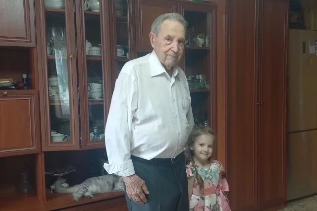 Все детали большой военной судьбы Дмитрия Иванова навсегда отпечатались в его памяти. Тем больше он ценит мирные дни, своих родных и близких.