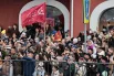 Около двух тысяч человек приняли участие в Параде Победы во Владивостоке. 