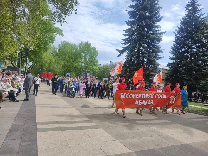 В столице Хакасии прошел Бессмертный полк.