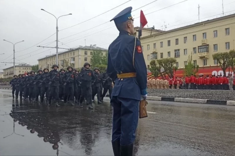 Шествие омоновцев.