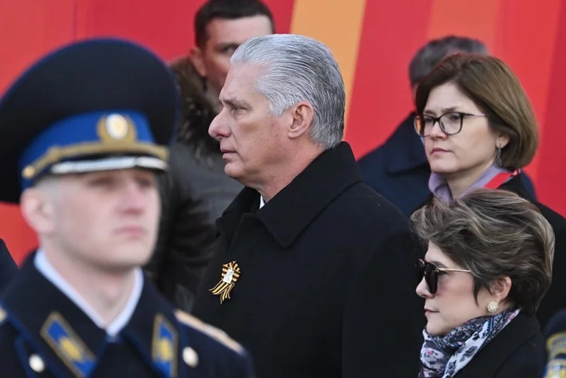 Президент Кубы Мигель Диас-Канель на Красной площади в Москве перед началом военного парада, посвященного 80-летию Победы в Великой Отечественной войне.