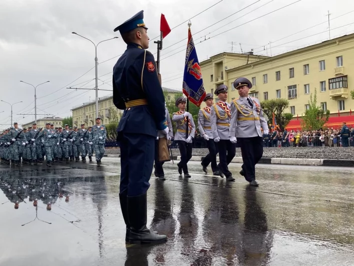 «Служу России».
