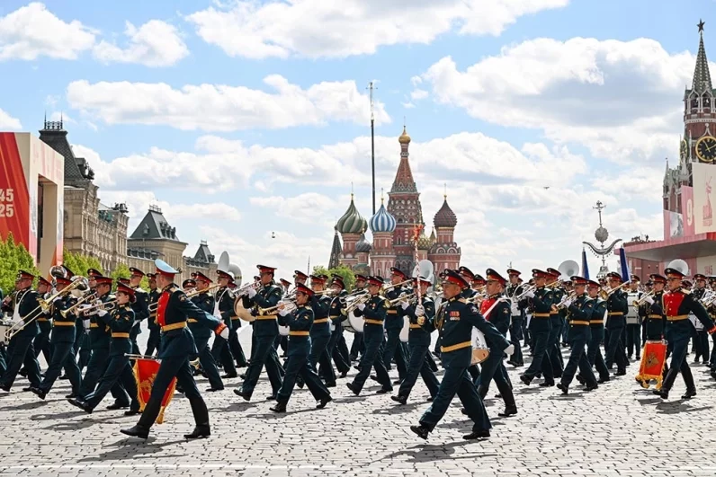 Военные музыканты на Красной площади в Москве на военном параде, посвященном 80-летию Победы в Великой Отечественной войне.