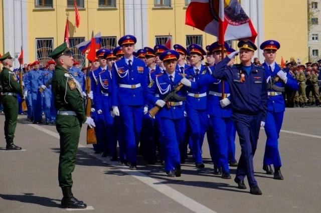 Торжественное шествие на Театральной площади собрало 7 тысяч зрителей.