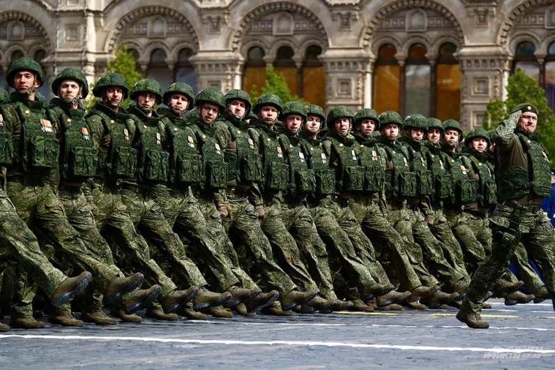 Парадный расчет военнослужащих - участников СВО на Красной площади в Москве на военном параде, посвященном 80-летию Победы в Великой Отечественной войне.