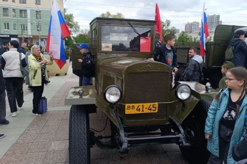 УралЗИС – легендарный труженик Великой Отечественной войны. Грузовой автомобиль средней грузоподъёмности в народе прозвали «трёхтонкой». 
