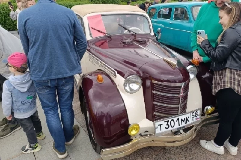 Москвич-М-401 выпускался с 1946 по 1956 годы. Это первый автомобиль, который продавали для индивидуального пользования.