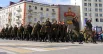 В начале парада прозвучала мелодия композитора Александра Александрова «Священная война» в исполнении легендарного сводного духового оркестра Мурманского гарнизона.