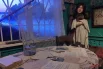 Одна из редких черт выставки в том, что она акцентирует внимание и на эмоциях и чувствах гражданского населения.