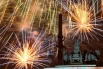 Праздничный салют в Москве в честь Дня Победы.