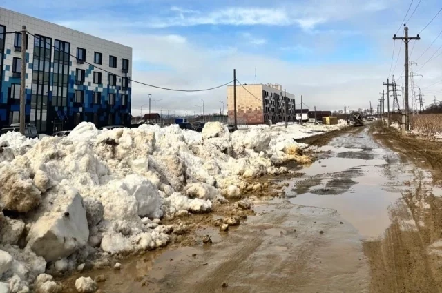Жители Новой Деревни пожаловались на состояние подъездной дороги. 