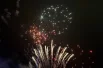 Во время запуска салюта звучали военные музыкальные композиции.