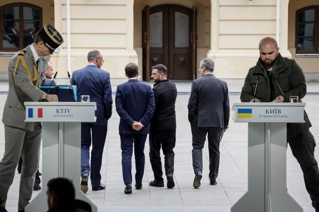 Эммануэль Макрон, Фридрих Мерц, Дональд Туск, Кир Стармер и Владимир Зеленский.