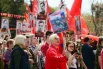 С портретами родных и флагами.