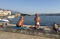 Загорать следует умеренно.