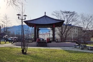 В Южно-Сахалинске днем без существенных осадков, температура +11...+13°С.