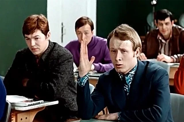 Поступая в вуз, выпускники колледжей выбирают заочное обучение, чтобы совмещать работу и учёбу.