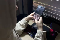 Под предлогом того, что нужно обновить сведения о собственнике и объекте недвижимости в ЕГРН, жертву пытаются заставить назвать СНИЛС или номер ИНН.