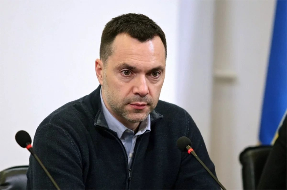 Чего ждал? Арестович разнес Зеленского за попытку позвать Путина в Стамбул