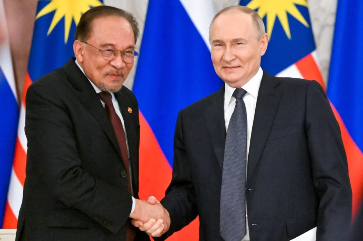 «Большой друг». Глава АСЕАН поддержал Россию на встрече с Путиным