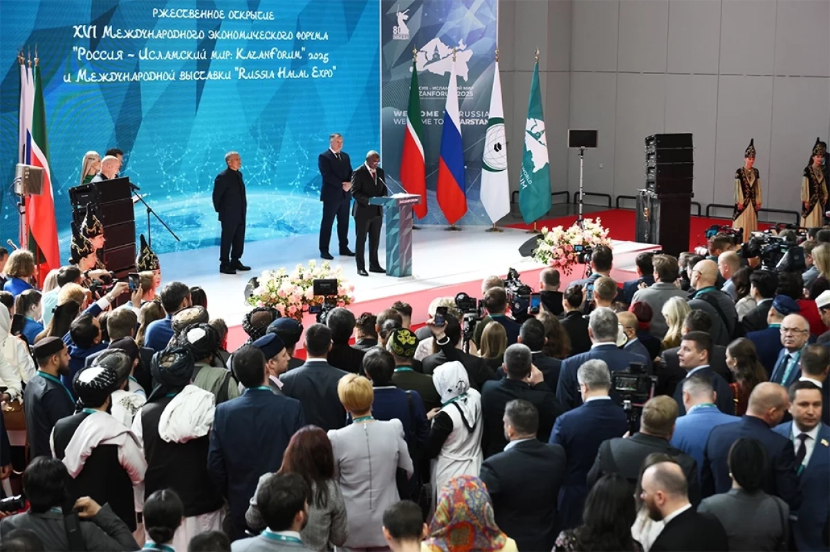 Узы крепкой дружбы: в Татарстане проходит KazanForum-2025