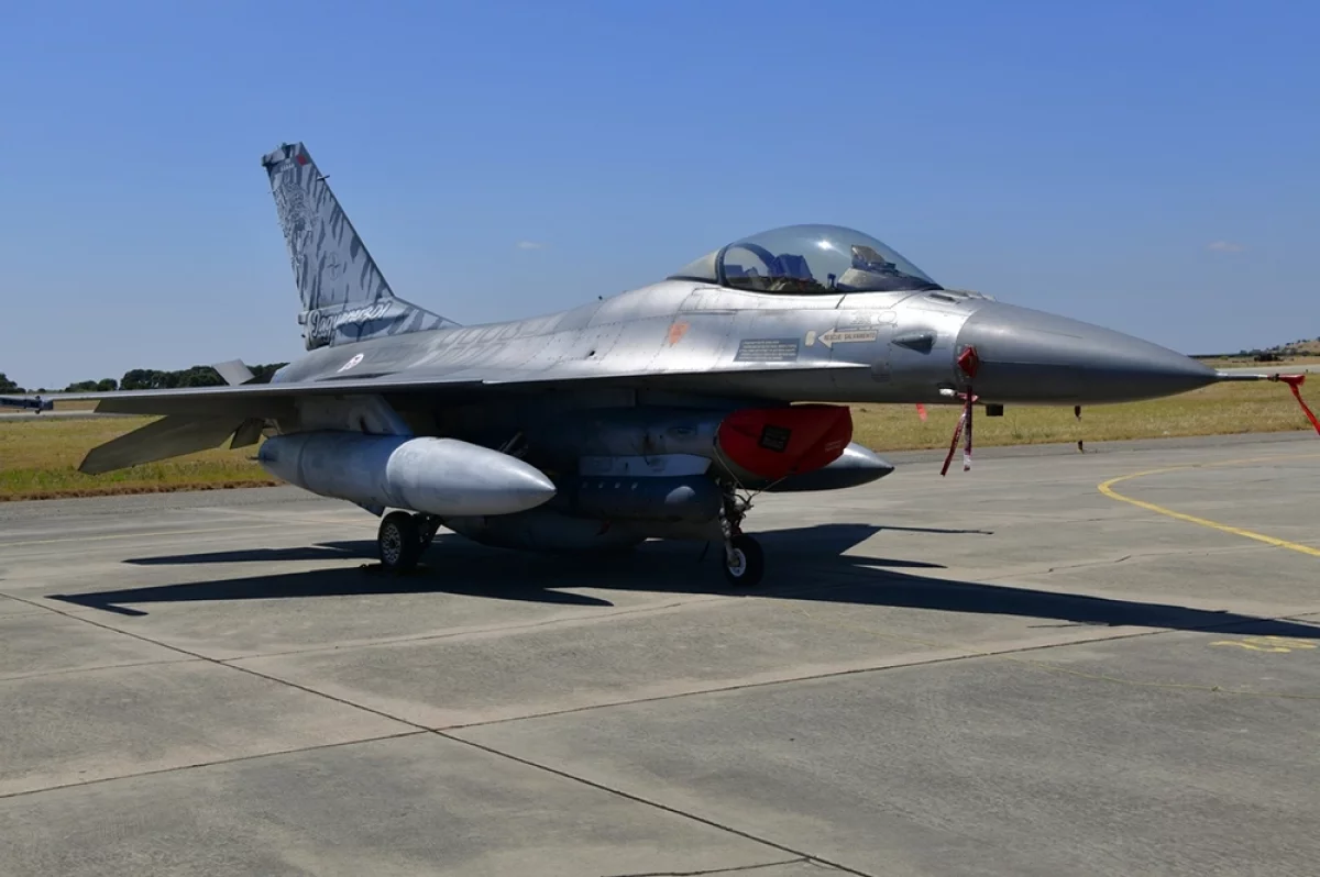 Сандвик: Норвегия завершит передачу Украине истребителей F-16 в 2025 году