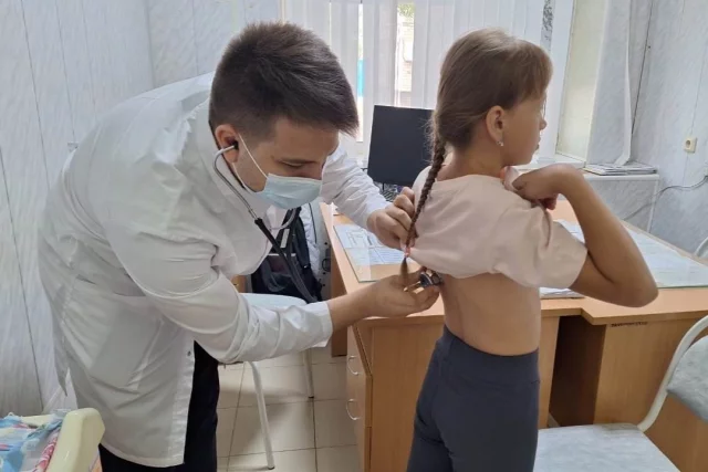 Врачам, работающим на селе, будут предоставлять бесплатные земельные участки.
