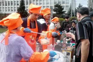 Волонтёрами в «Пище жизни» работают люди самых разных возрастов.