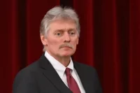 Песков назвал возможной встречу Путина и Зеленского, однако она должна пройти после того, как делегации достигнут определенных договоренностей.
