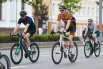 Участники Московского весеннего велофестиваля на Садовом кольце в Москве.