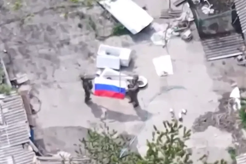 Боевики превратили населенный пункт в мощный укрепрайон и логистический узел в нескольких километрах от границы с Днепропетровской областью.