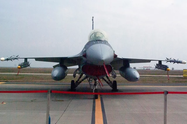 Истребитель F-16. 