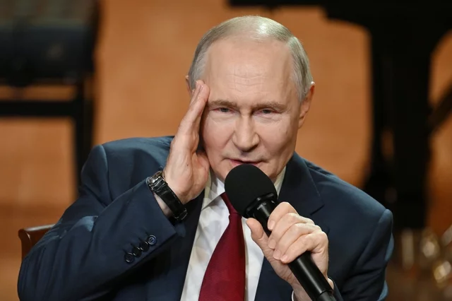 Владимир Путин на встрече с учащимися и педагогами в концертном зале новой Средней специальной музыкальной школы «Сириус».