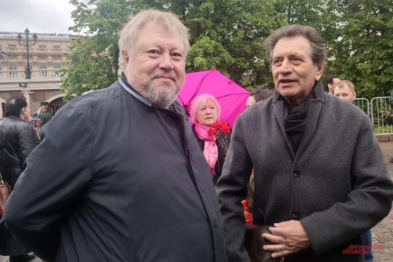 Сергей Степанченко и Евгений Князев во время церемонии возложения венка и цветов к Могиле Неизвестного Солдата.