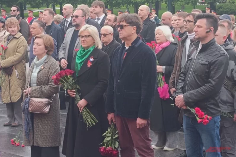 Церемония возложения венка и цветов к Могиле Неизвестного Солдата.