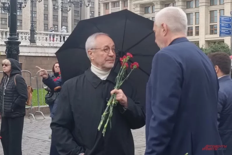 Евгений Герасимов во время церемонии возложения венка и цветов к Могиле Неизвестного Солдата.