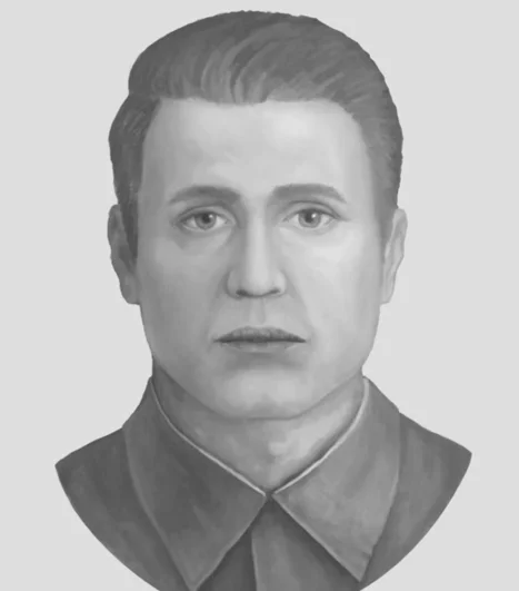 Боец погиб на Волховском фронте – останки найдены на территории Кировского района Ленинградской области. Скорее всего, подорвался на мине или оказался в непосредственной близости от разрыва иного снаряда. Примерный возраст - 20-25 лет. Верхняя губа несколько выдаётся над нижней. Если вы опознали кого-то из бойцов, позвоните по телефону +7 (495) 646-57-57 или напишите на электронный адрес: pisarenko@aif.ru.